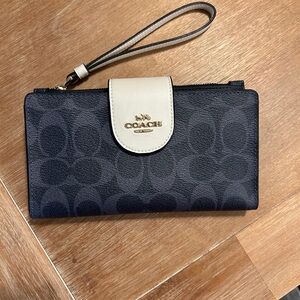 Coach Tech Phone Wallet in Colorblock Signature Canvas - Gold/denim multi